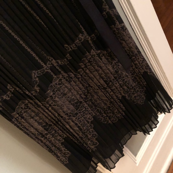 Loft black dress with pleated skirt - Picture 4 of 5